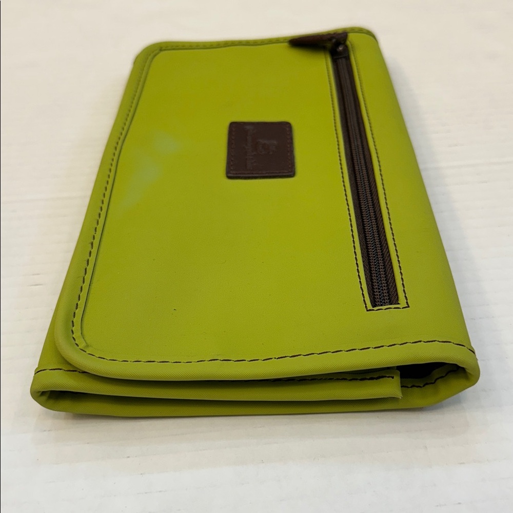 Glenroyal Chic of Scotland  Vibrant Green organizer Wallet clutch - Picture 6 of 7